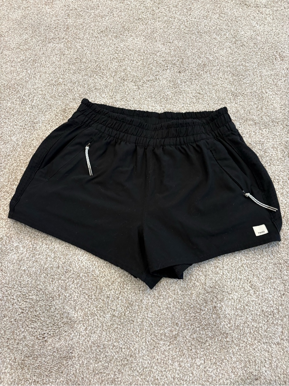 Vuori dash shorts size S